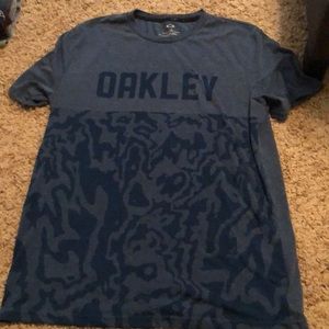 Men’s Oakley shirt